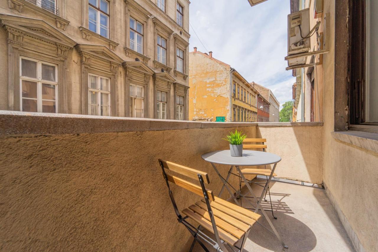 Central&cozy Balcony!3bdr 2bth * Budapesta